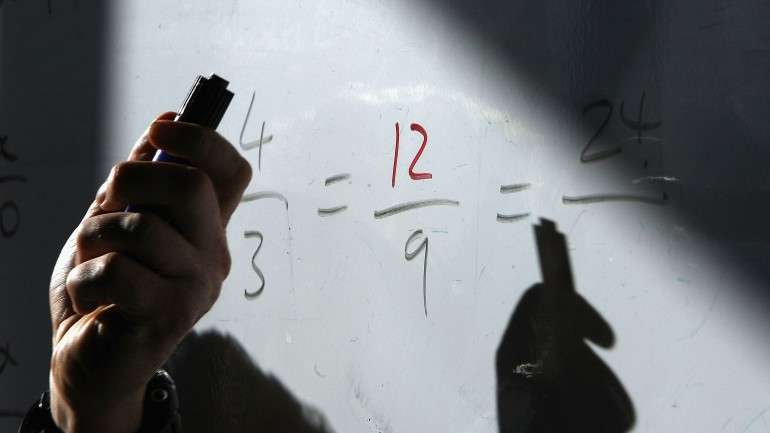 Comissão refere que as alterações aos currículos se debruçam sobre a matemática e o português