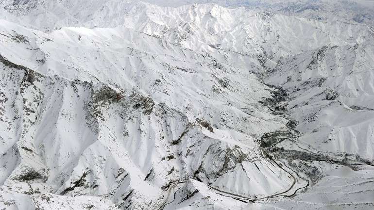 As montanhas nevadas no Afeganistão