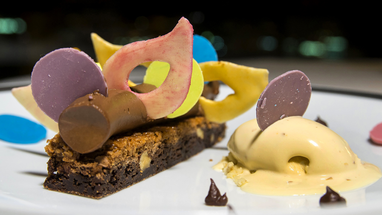 O chocolate pôs máscaras na sobremesa, inspirada no Carnaval de Veneza.
