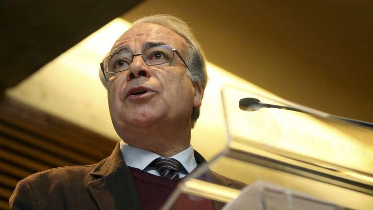 Louçã excluiu-se da corrida e o BE parece afastar a hipótese de apoiar uma candidatura própria. Carvalho da Silva pode ser uma hipótese