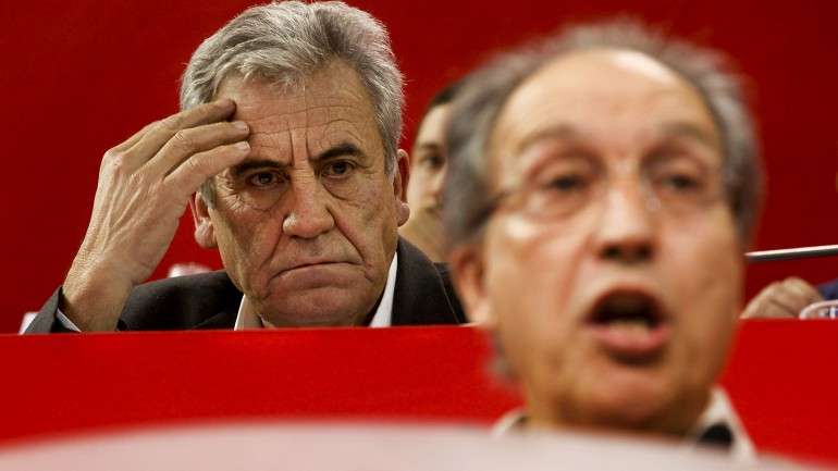 "O país precisa de estudar e preparar-se para uma eventual saída do euro", afirmou Jerónimo de Sousa