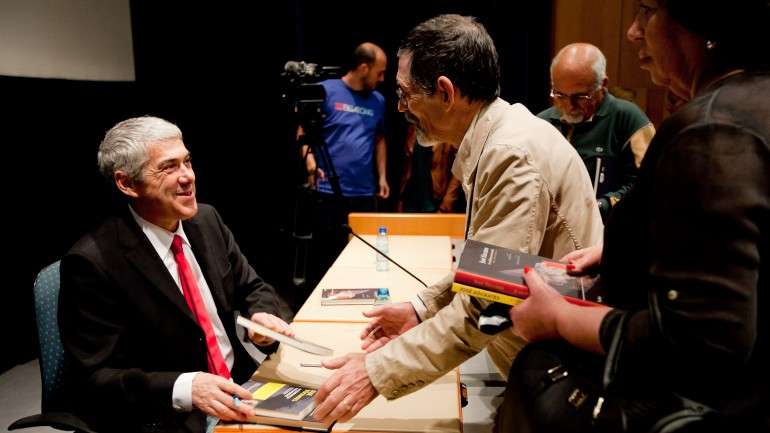 O MP também acredita que Sócrates montou um esquema para fazer subir as vendas do seu livro