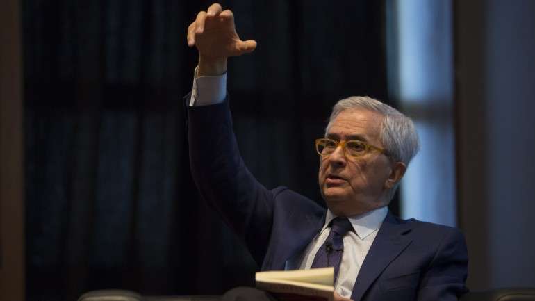 A democracia escolhe, por vezes, "políticos de pouca diligência, de débil caráter, o puro sacana, velhaco"