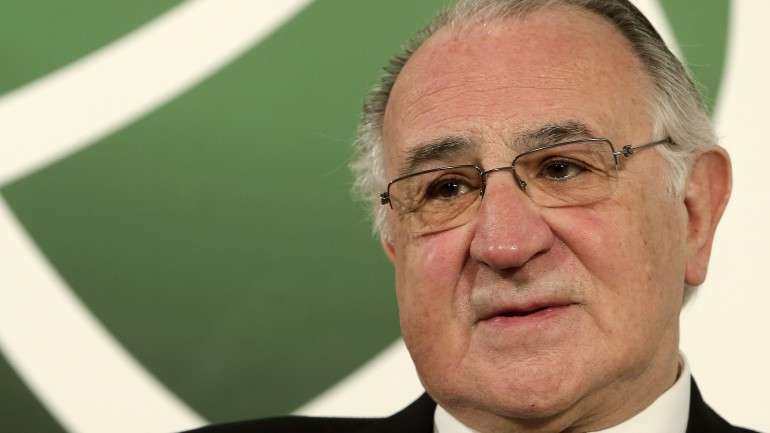 A associação a que preside Faria de Oliveira diz que é um contrassenso o banco pagar ao devedor.