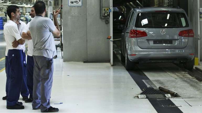O incêndio na fábrica Dura Automotive obrigou a marca a alterar o seu esquema de produção.