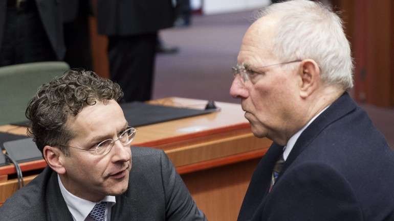 Em duas entrevistas diferentes, Schäuble e Dijsselbloem deixaram o mesmo recado: se a Grécia não cumprir, no verão não receberão mais dinheiro da Europa