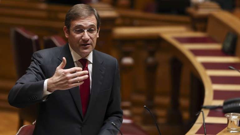 O primeiro-ministro sublinhou que se deve "incentivar aqueles que revelam mérito".