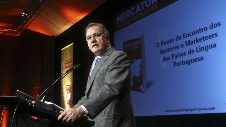 O ministro da Economia reconheceu que "dentro do universo da lusofonia, Angola tem uma prioridade importante" .