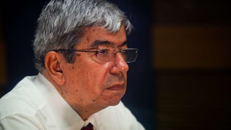 Grupo parlamentar do PS, liderado por Ferro Rodrigues, quer que Passos explique quando iniciou atividade como trabalhador independente