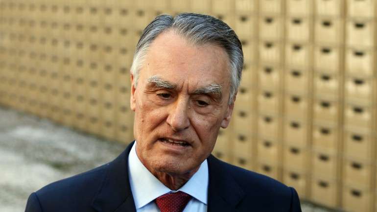 Cavaco afirma que para 2015, a previsão do Governo português é que o país tenha um défice orçamental abaixo dos 3%