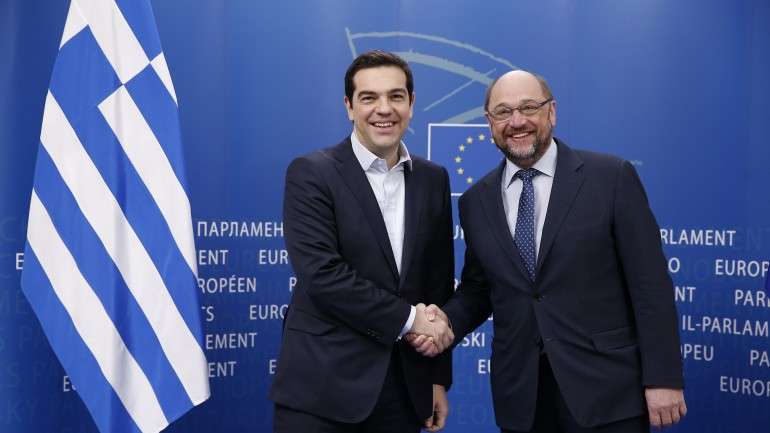 Schulz vai encontrar-se com Tsipras na sexta-feira, quando regressar da China