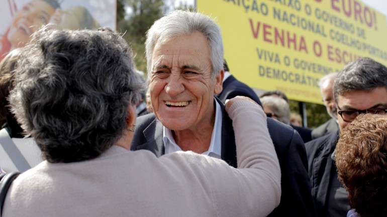 "Do que fala Passos Coelho aos empresários japoneses para os aliciar a investir em Portugal?", questionou Jerónimo de Sousa