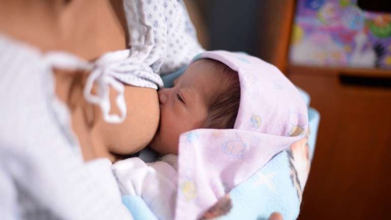 A amamentação em exclusivo é recomendada durante os primeiros seis meses de vida
