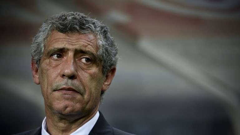 A FIFA aplicara o castigo inicial em julho, após o Grécia-Costa Rica, partida do Mundial 2014 na qual Fernando Santos, então selecionador da equipa helénica, foi expulso