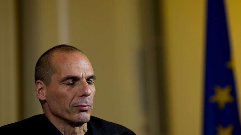 "A República Helénica considera-se um membro orgulhoso e indefetível da União Europeia, e um membro irrevogável da zona euro", diz Atenas.
