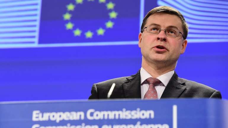 Valdis Dombrovskis, vice-presidente da Comissão Europeia: &quot;a Grécia tem deixado de lado as reformas há anos&quot;