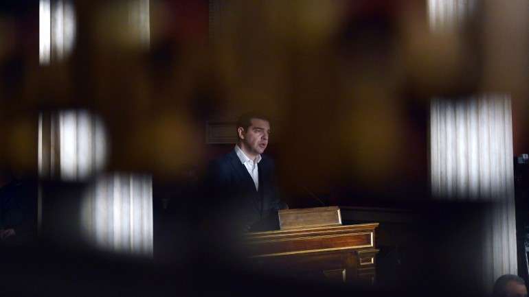 Alexis Tsipras quee ouvir a oposição sobre as negociações com os credores