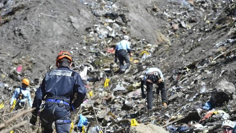 Tinha 6 mil horas de voo e "uma relação séria" com o trabalho, dizem os colegas sobre o comandante do voo que se despenhou nos Alpes