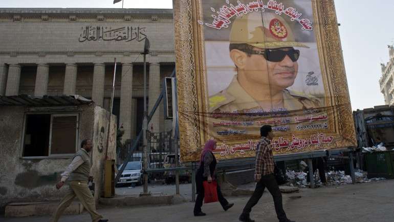 Sisa Gaber Abu Douh recebeu um prémio das mãos do presidente Abdel Fattah al-Sisi