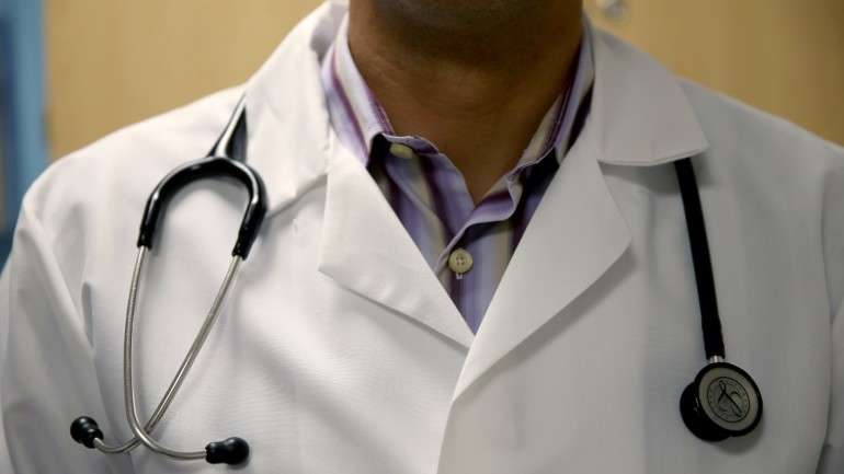 Há outro diploma que prevê um incentivo financeiro, mais dias de férias e ajuda na colocação do cônjuge para médicos que vão trabalhar para o interior