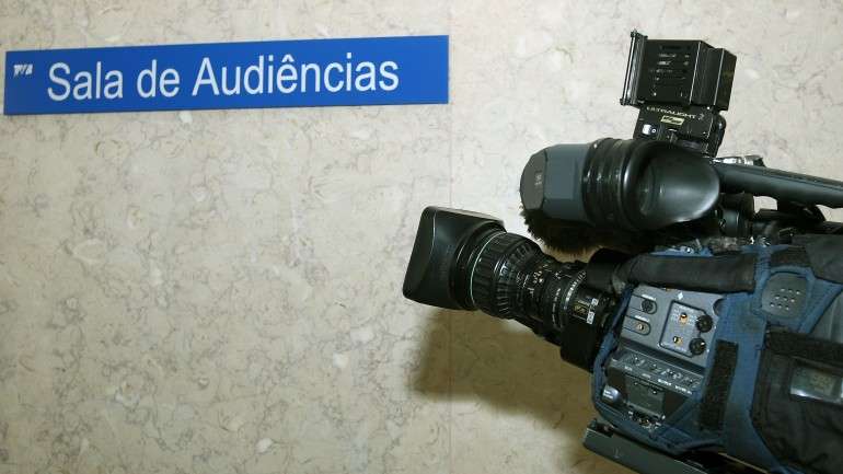 A ameaça foi feita através de um telefonema para os bombeiros entre as 9h 9h15 da manhã.