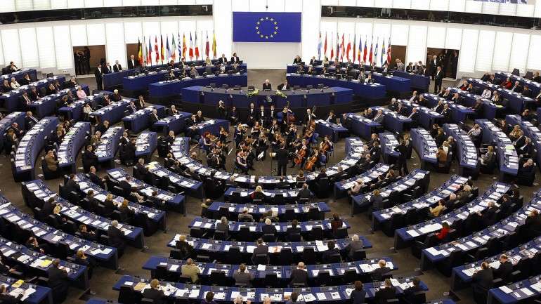 Os dois maiores partidos europeus tendem a votar da mesma maneira nas várias questões europeias, cerca de 80% das vezes