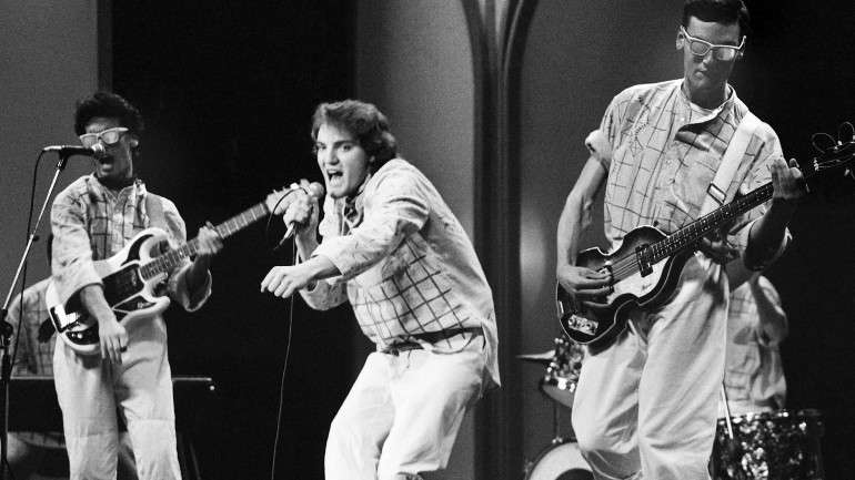 Os Delfins participaram no Festival da Canção de 1985, e conquistaram um espetacular último lugar