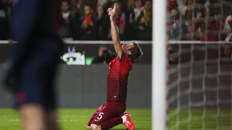 À 49.ª internacionalização, Fábio Coentrão marcou o quinto golo pela seleção nacional, o segundo que Portugal fez contra a Sérvia, no Estádio da Luz