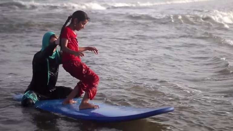 Easkey Britton, surfista irlandesa, é uma das fundadores da Waves of Freedom, organização que criou o projeto para ensinar as mulheres iranianas a surfarem