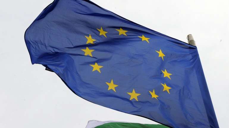 Em conferência de imprensa em Bruxelas, a porta-voz da Comissão Europeia, Mina Andreeva, recusou fazer comentários sobre a aproximação entre a Grécia e a Rússia