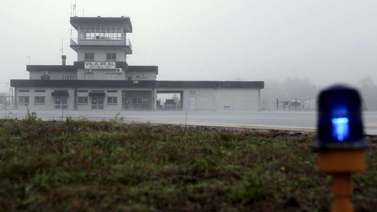 Vila Real preparada para receber avião que tarda em descolar
