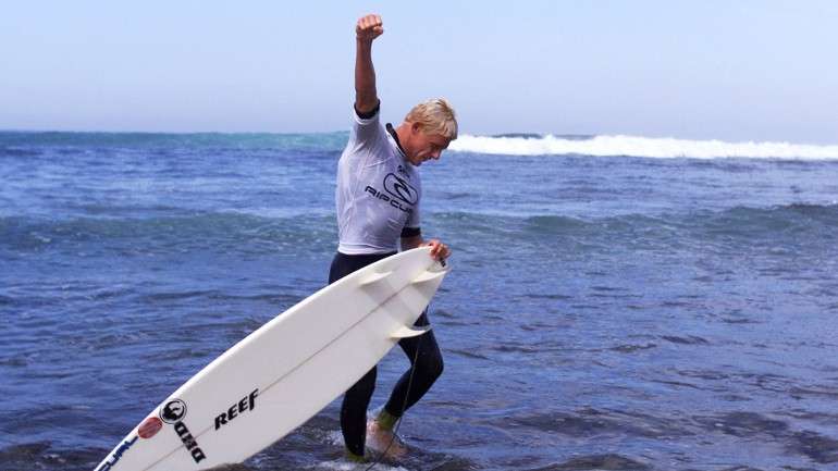 Em 2001, quando tinha 20 anos, Mick Fanning conquistou a primeira de quatro vitórias em Bells Beach, praia localizada a cerca de 100 quilómetros a sudoeste de Melbourne, na Austrália