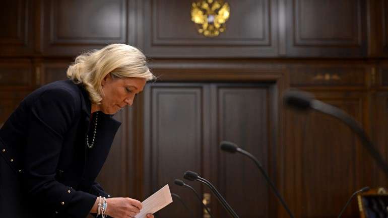 Marine Le Pen esteve em 2013 na Duma, câmara baixa do parlamento russo