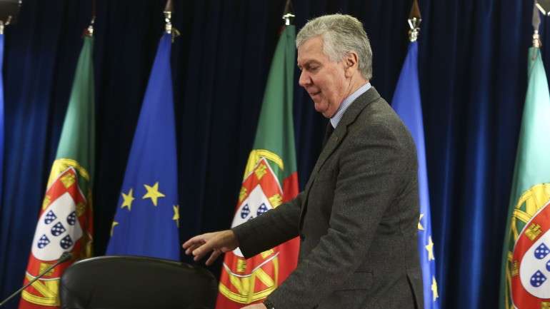Luís Marques Guedes lembra que o governo está em funções e que estas despesas têm de ser autorizadas com antecedência