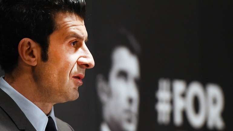 Luís Figo propõe que "300 milhões de dólares [cerca de 280 milhões de euros] sejam repartidos entre as federações que mais necessitem, de forma a financiar a construção de infraestruturas futebolísticas concretas"