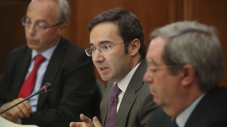 se é uma primeira ou segunda habitação, existe uma reavaliação do processo", explicou Jorge Moreira da Silva