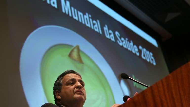 Paulo Macedo, ministro da Saúde, sublinhou que esta situação é do conhecimento público há vários anos e exemplificou com o caso de um médico que foi condenado e que não tinha sido ainda expulso pela Ordem dos Médicos