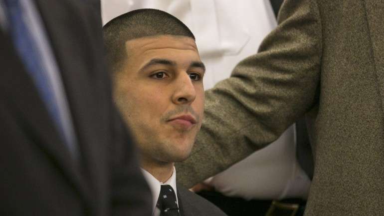 Segundo a acusação, Hernandez assassinou Lloyd depois do atleta o ter questionado sobre o seu papel nos assassinatos dos cabo-verdianos