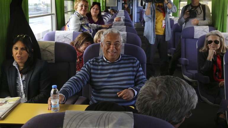 "Como há 40 anos, podemos fazer das próximas eleições [legislativas] uma grande festa da democracia", afirmou António Costa