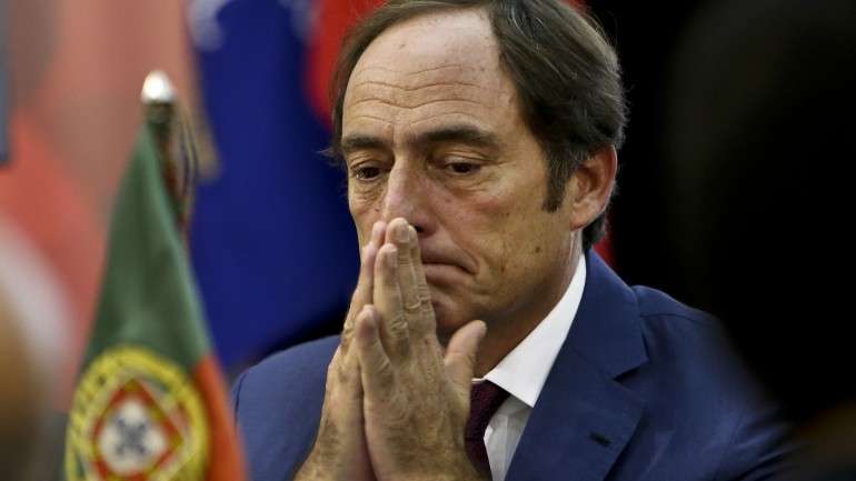Paulo Portas referia-se às declarações de Passos Coelho, que destacou a autonomia das instituições, como a Polícia Judiciária (PJ) e o Ministério Público, ao ser questionado sobre as buscas que decorreram em vários organismos públicos, nomeadamente serviços da Secretaria de Estado dos Assuntos Fiscais, Serviço de Estrangeiros e Fronteiras (SEF), serviços do Ministério das Finanças