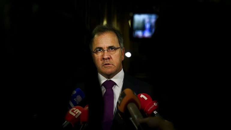 O ministro afirmou que ninguém da sociedade portuguesa está a favor da greve e lamentou "profundamente" a decisão "tão radical" do Sindicato dos Pilotos da Aviação Civil (SPAC)
