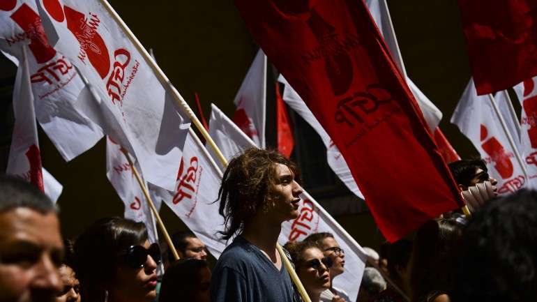 De acordo com o secretário-geral da CGTP, as medidas confirmam que a política do memorando da ‘troika’ continua e os trabalhadores e reformados continuam a ser os mais atingidos