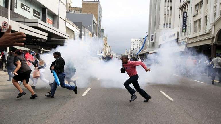 A violência contra imigrantes, sobretudo negros, já chegou à cidade de Joanesburgo, na província de Gauteng, a Norte de KwaZulu-Natal, província de Durban, onde se viram os primeiros ataques