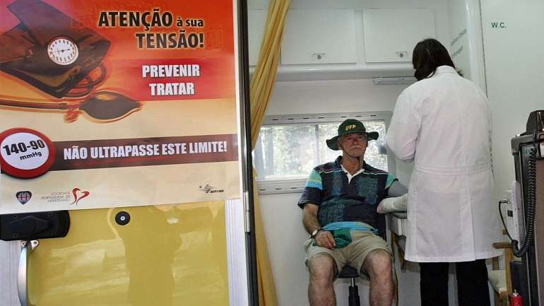 Os doentes hipertensos que têm colesterol total elevado estão "em particular risco de eventos cardiovasculares"