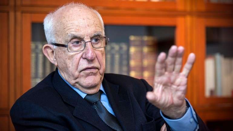 Henrique Neto considera a proposta de restrição à comunicação social "intolerável"