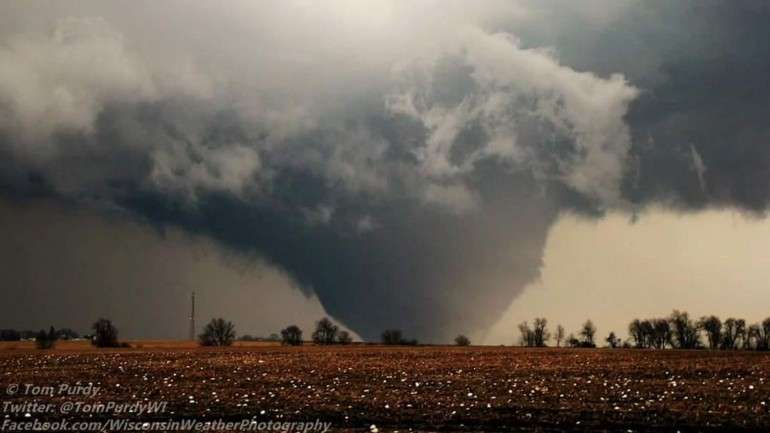 Fotografia de um tornado em Ashton, Illinois