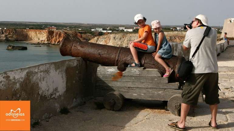 Turistas à descoberta de Sagres
