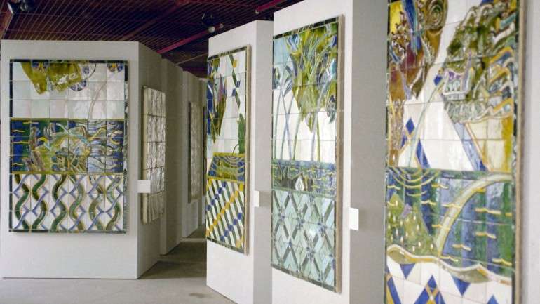 O azulejo português surgiu no século XVI, quando entraram em Portugal os azulejos hispano-mouriscos produzidos na Andaluzia