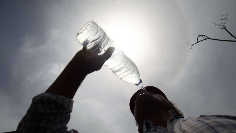 As temperaturas máximas vão situar-se acima dos 30 graus em Portugal continental