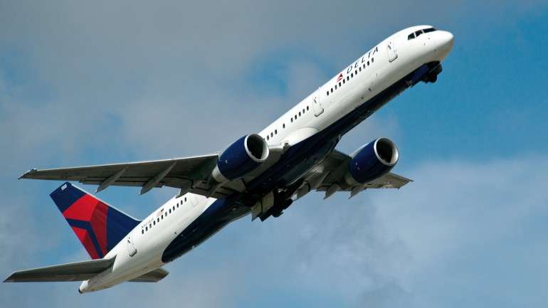 Apesar do avião chegar três horas atrasado, a pizza tornou a espera menos agoniante e mais deliciosa